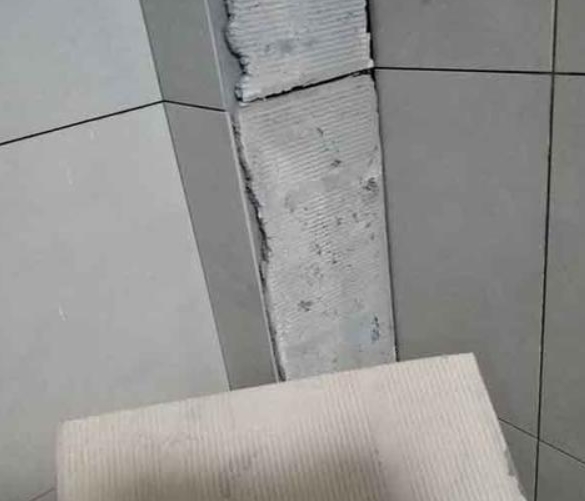 井研瓷砖空鼓维修公司分享下厨房瓷砖脱落的补救措施。
